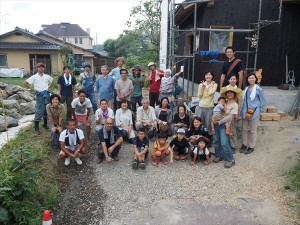 ストローベイルハウスをつくろう！わら積み・土塗りワークショップ